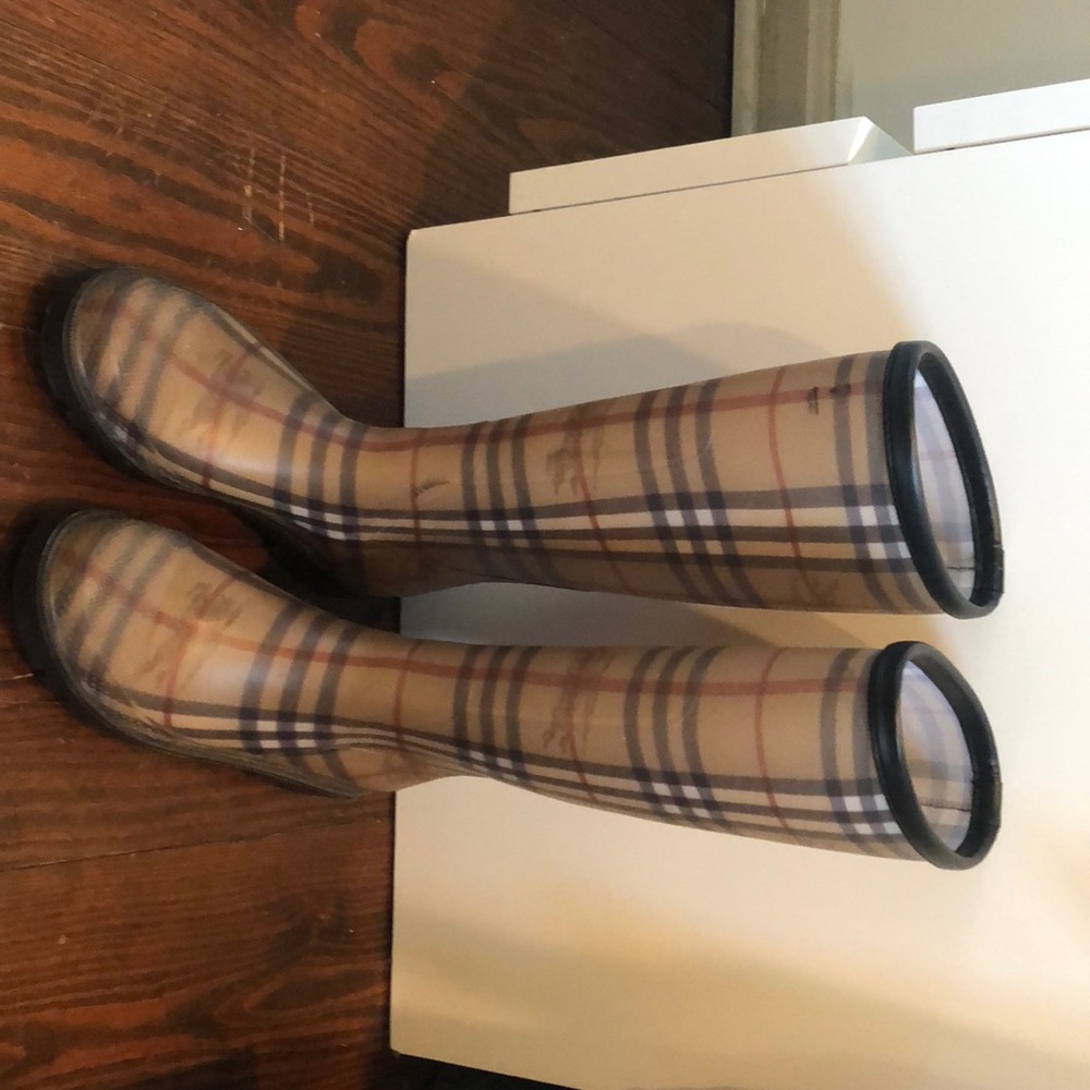Burberry wellies Rain Boots